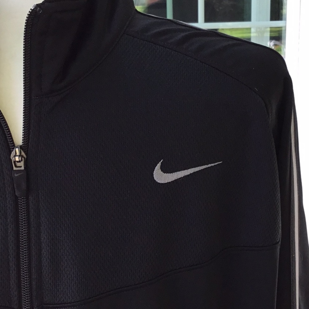 Nike lightweight athletic jacket Size M